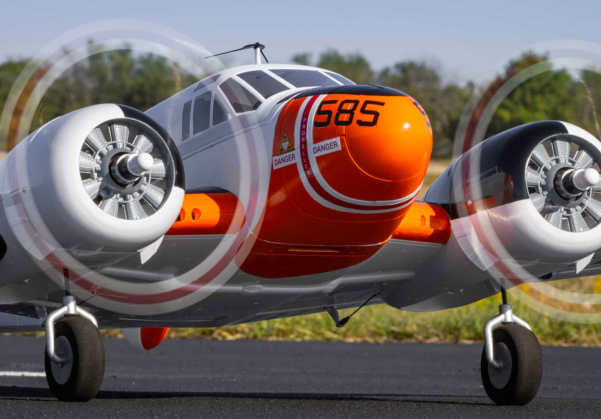 E-flite Beechcraft D18/RC-45J 1.5m BNF Basic AS3X+ SAFE Select